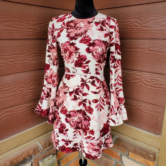 Charles Henry‎ Cream Floral Patterned Bell Sleeve Cut Out Mini Dress Sz SP NWOT - Picture 1 of 16
